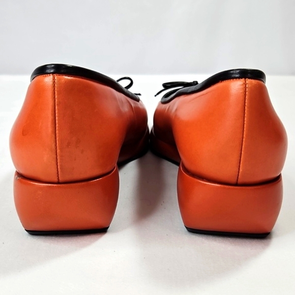 Chanel Two-Tone Wedge Ballet Flats – Black & Burnt Orange Leather – Size 38 - Picture 6 of 9